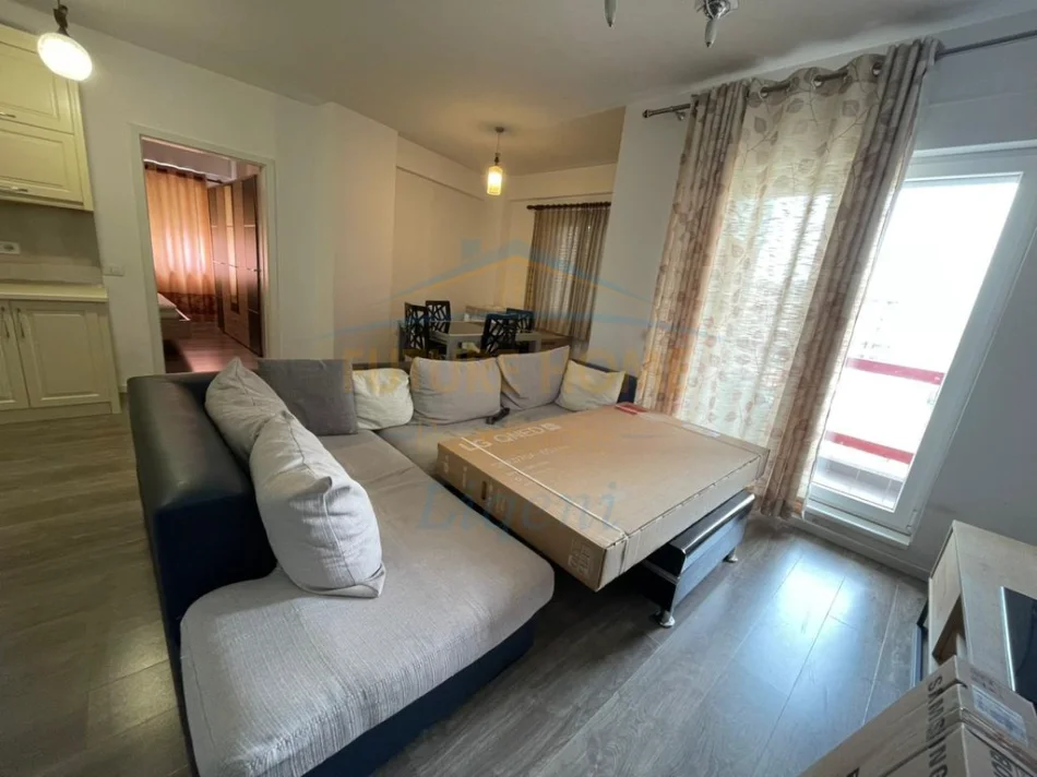 Tirane, jepet me qera apartament 2+1 Kati 6, 77 m² 750 € (sh Parku i Autobuzave, Tirane.)