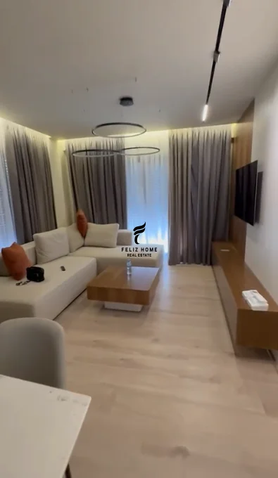 Tirane, jepet me qera apartament 2+1 Kati 6, 95 m² 750 € (KINOSTUDIO)