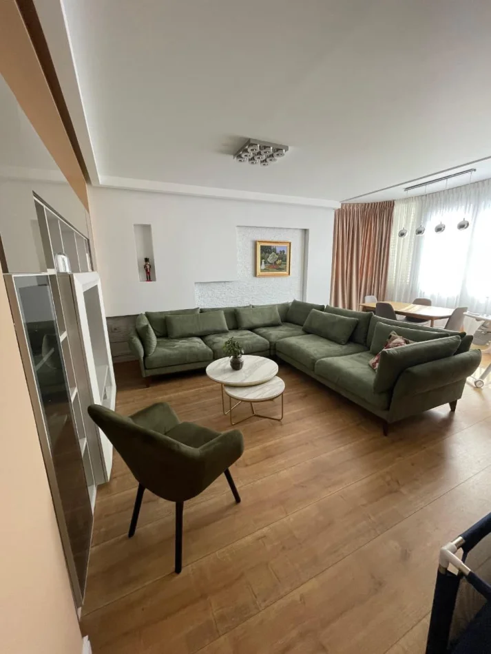 Tirane, jepet me qera apartament 2+1 Kati 7, 100 m² 0 € (Rruga e Kavajës)