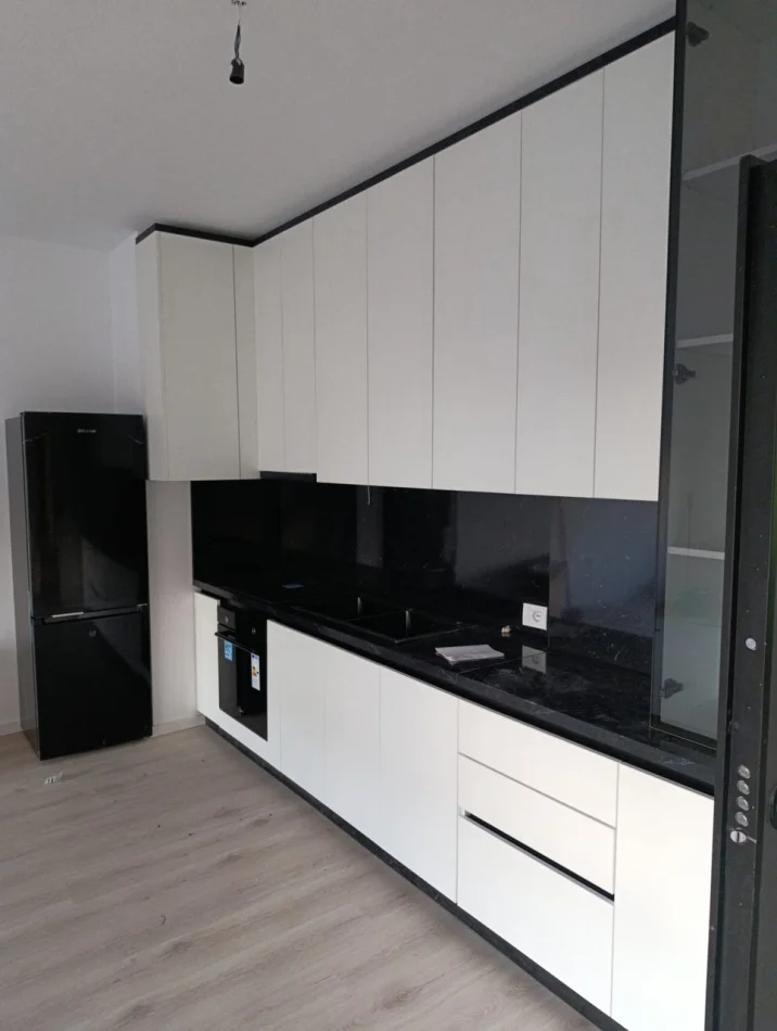 Tirane, jepet me qera apartament 2+1 Kati 7, 100 m² 450 € (Rruga 5 Maji)