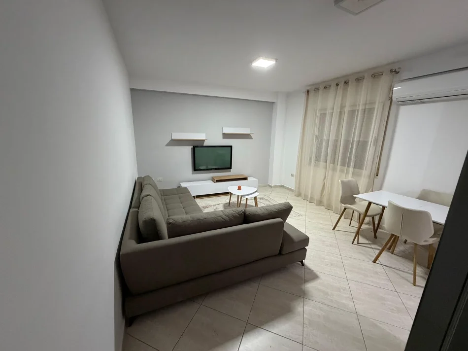 Tirane, jepet me qera apartament 2+1 Kati 7, 100 m² 750 € (PAS SPAKUT)