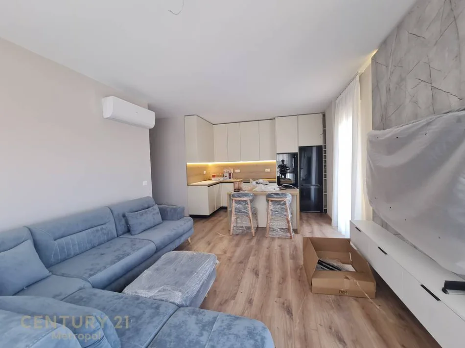 Tirane, jepet me qera apartament 2+1 Kati 7, 104 m² 1.000 € (Spitali Ushtarak)