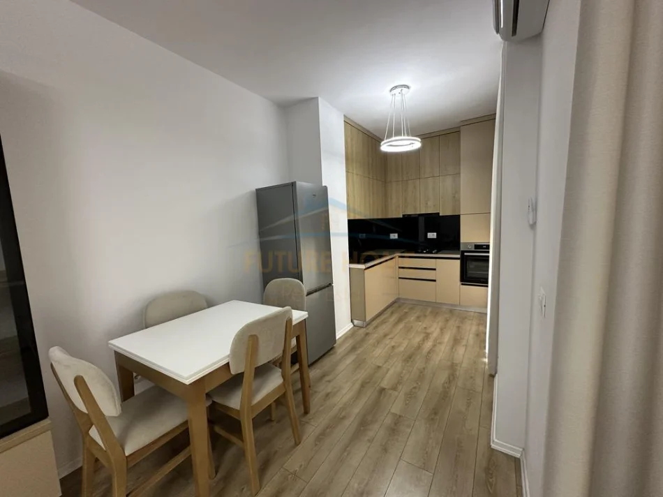 Tirane, jepet me qera apartament 2+1 Kati 7, 109 m² 550 € (Univers City)