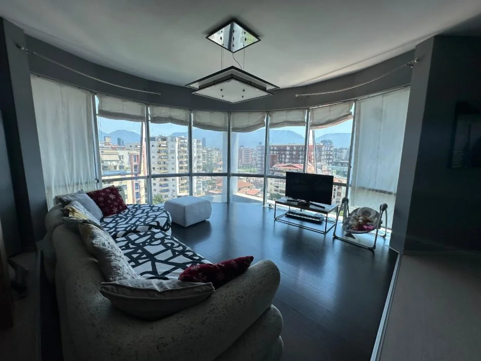 Tirane, jepet me qera apartament 2+1 Kati 7, 110 m² 800 € (KOMUNA E PARISIT)