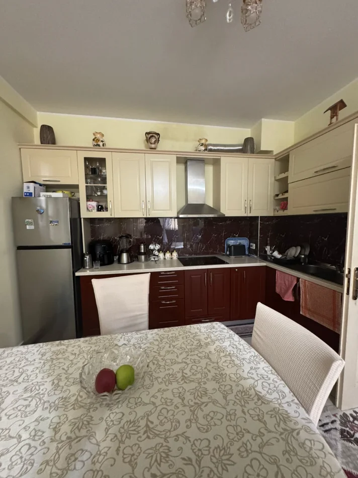 Tirane, jepet me qera apartament 2+1 Kati 7, 112 m² 600 € (MILTO SOTIR GURA)