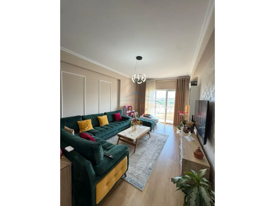 Tirane, jepet me qera apartament 2+1 Kati 7, 116 m² 1.200 € (prane Radisonit)