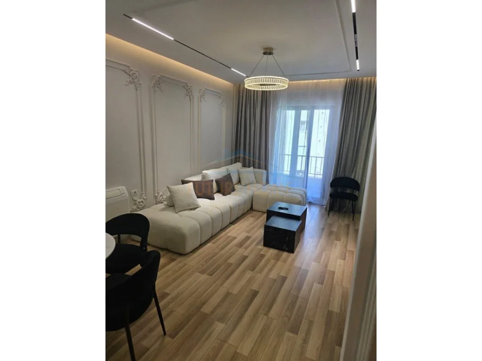 Tirane, jepet me qera apartament 2+1 Kati 7, 117 m² 1.100 €