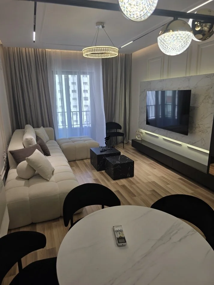 Tirane, jepet me qera apartament 2+1 Kati 7, 117 m² 1.100 € (ISH FUSHA E AVIACIONIT)