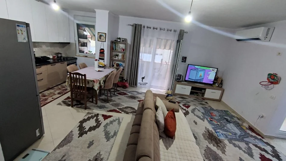 Tirane, jepet me qera apartament 2+1 Kati 7, 140 m² 600 € (YZBERISHT)