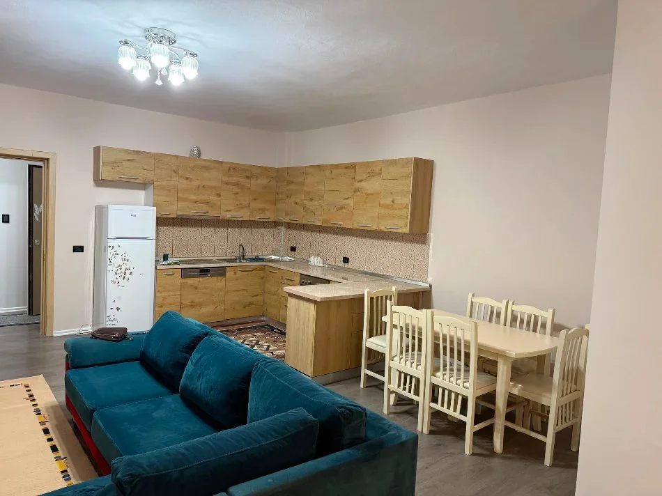 Tirane, jepet me qera apartament 2+1 Kati 7, 144 m² 700 € (Liqeni i Thate)