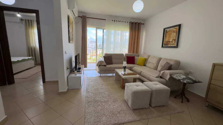Tirane, jepet me qera apartament 2+1 Kati 7, 650 € (ish fusha e aviacionit)