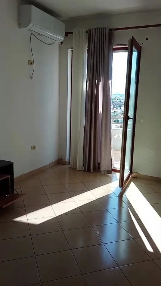 Tirane, jepet me qera apartament 2+1 Kati 7, 75 m² 400 € (Kamez Junction)