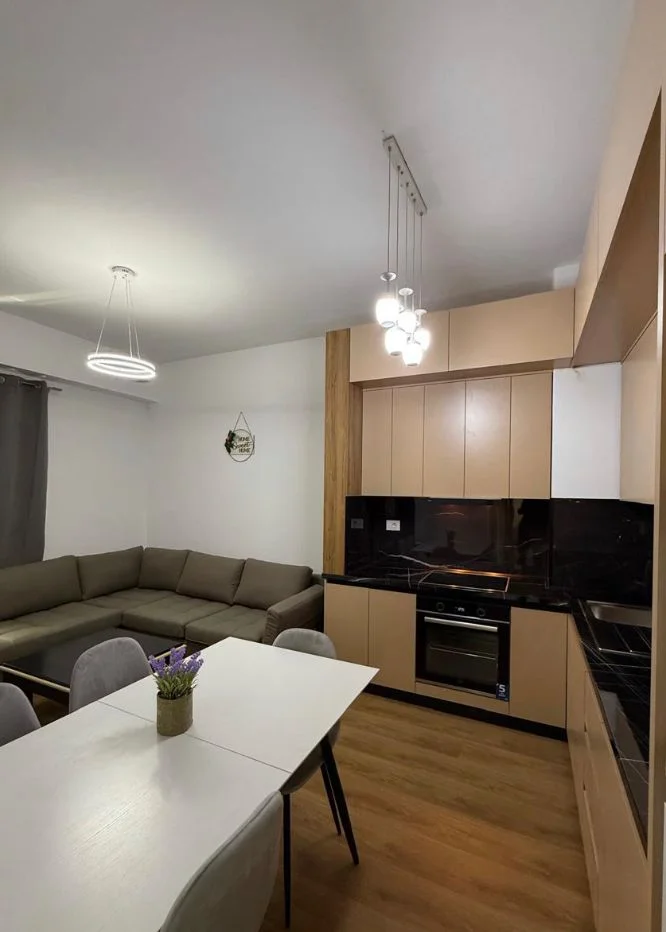 Tirane, jepet me qera apartament 2+1 Kati 7, 80 m² 450 € (ALI DEMI)