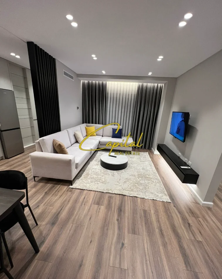 Tirane, jepet me qera apartament 2+1 Kati 7, 82 m² 700 € (ISH FUSHA AVIACIONIT)