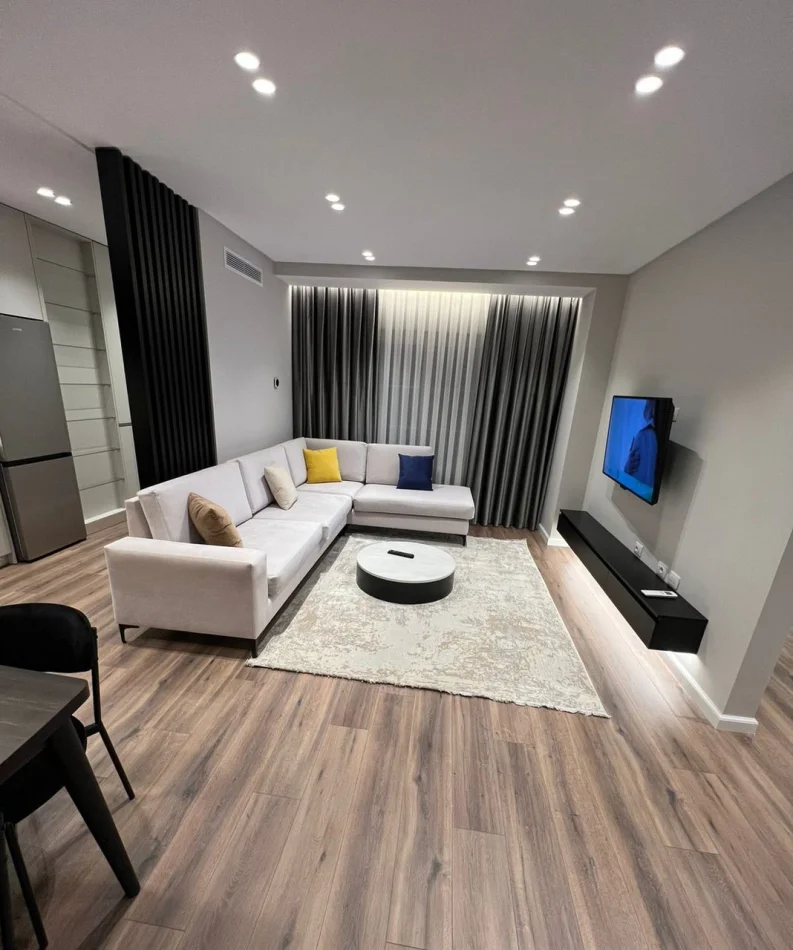 Tirane, jepet me qera apartament 2+1 Kati 7, 84 m² 700 € (Ish Fusha e Aviacionit)