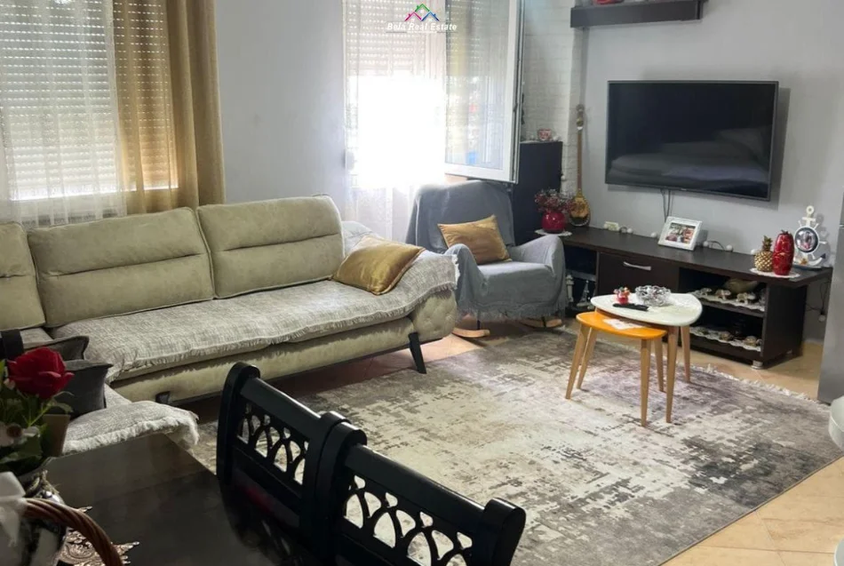 Tirane, jepet me qera apartament 2+1 Kati 7, 85 m² 480 € (kthesa kamezes)