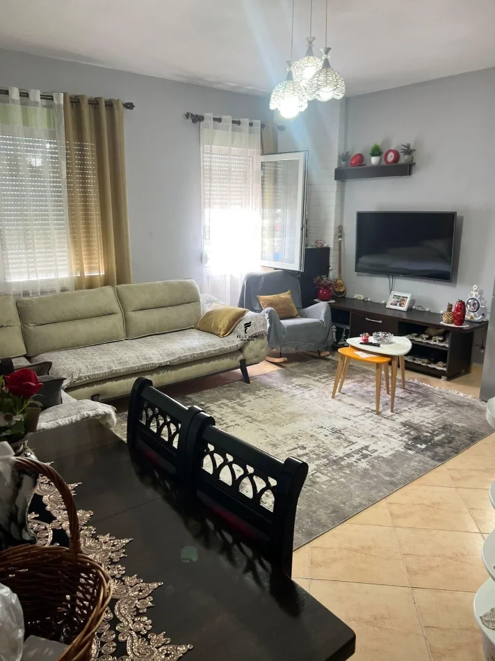 Tirane, jepet me qera apartament 2+1 Kati 7, 85 m² 550 € (CASA ITALIA)