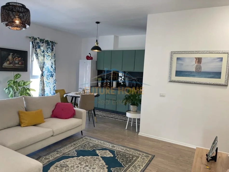 Tirane, jepet me qera apartament 2+1 Kati 7, 86 m² 500 € (Univers City)