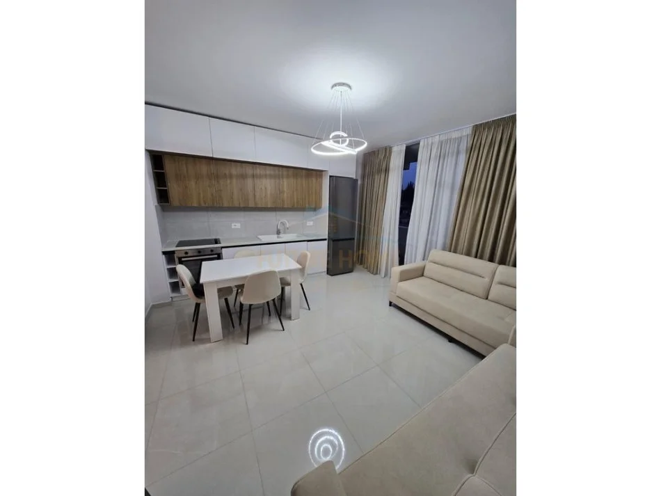 Tirane, jepet me qera apartament 2+1 Kati 7, 89 m² 550 €
