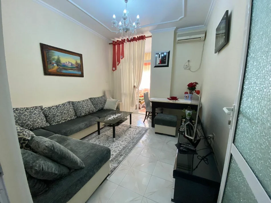 Tirane, jepet me qera apartament 2+1 Kati 7, 90 m² 550 € (KOMUNA E PARISIT)