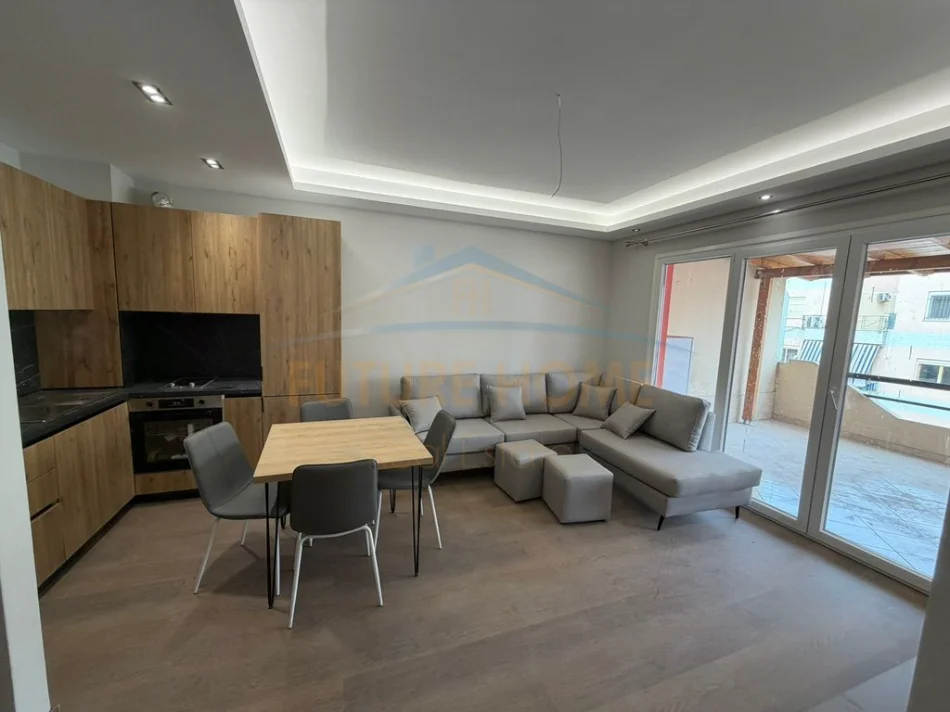 Tirane, jepet me qera apartament 2+1 Kati 7, 98 m² 550 € (Astir)