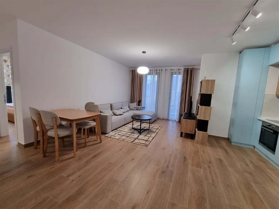Tirane, jepet me qera apartament 2+1 Kati 8, 100 m² 750 € (PORCELANI)