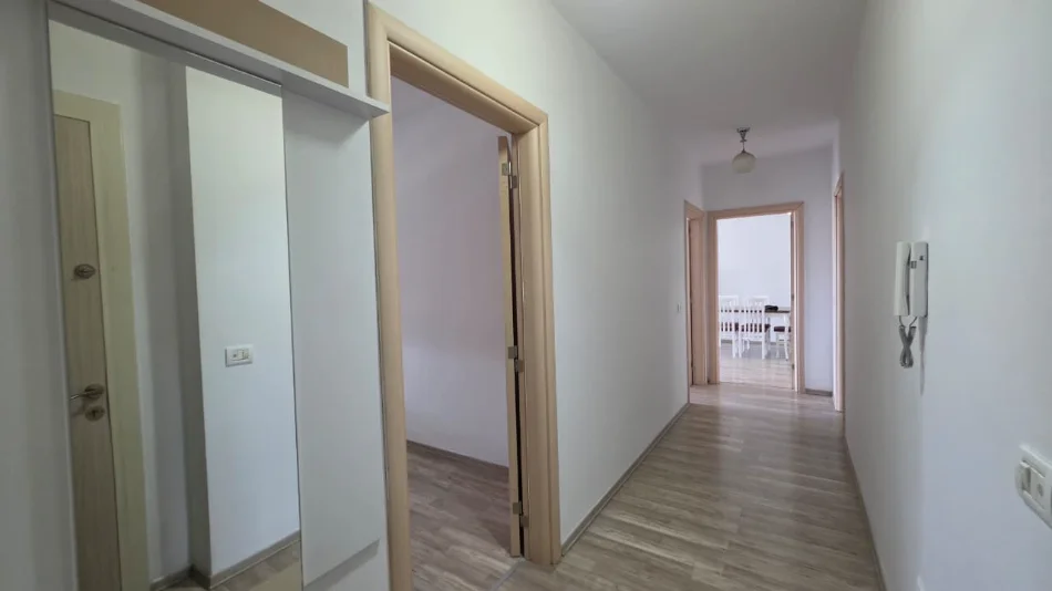 Tirane, jepet me qera apartament 2+1 Kati 8, 104 m² 550 € (Te Alesi)