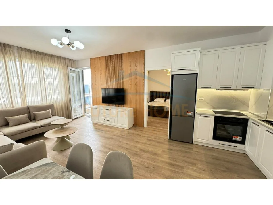 Tirane, jepet me qera apartament 2+1 Kati 8, 104 m² 551 € (UNIVERS CITY)