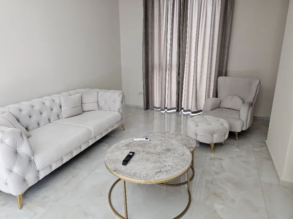Tirane, jepet me qera apartament 2+1 Kati 8, 110 m² 900 € (Prane Fabrikes se Miellit)