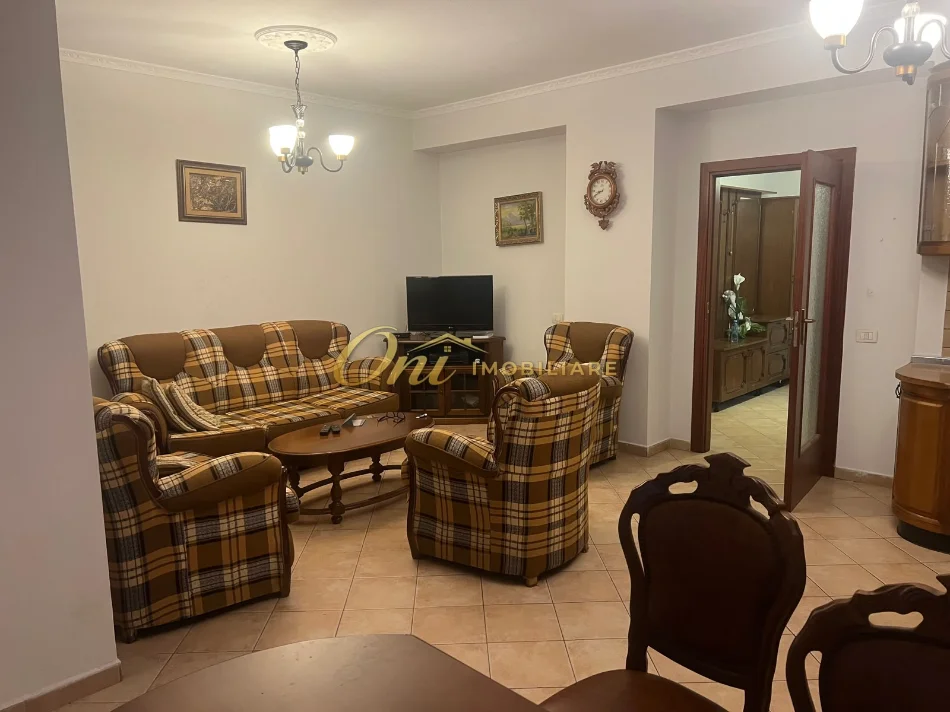 Tirane, jepet me qera apartament 2+1 Kati 8, 116 m² 700 € (KOMUNA E PARISIT)