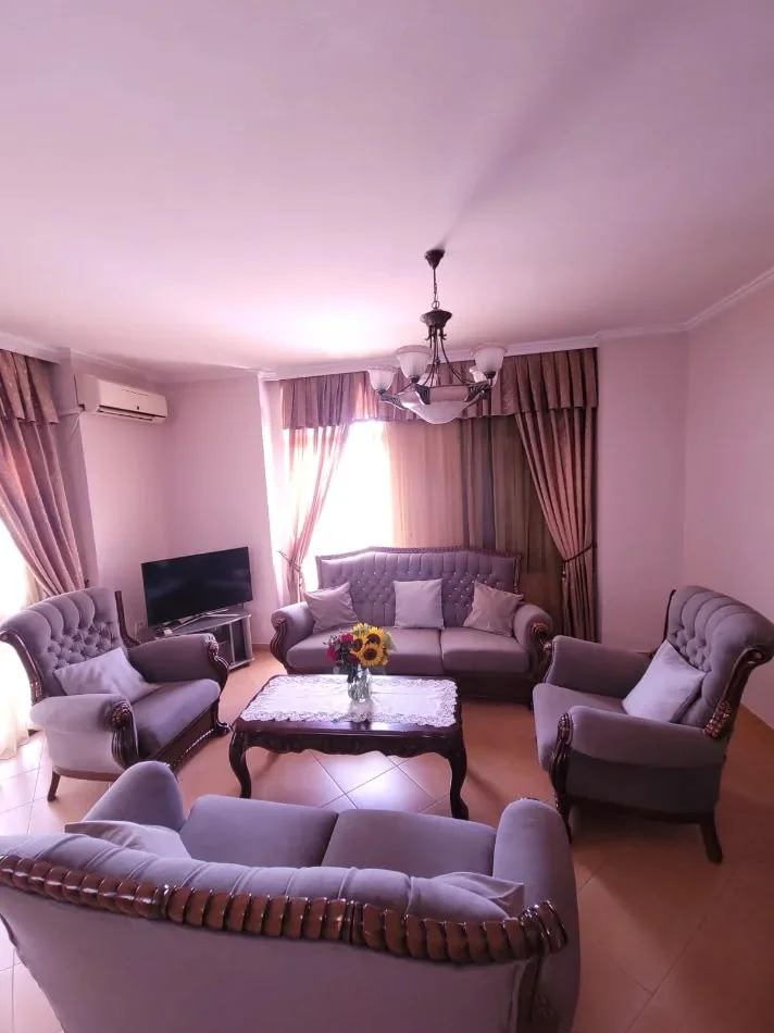 Tirane, jepet me qera apartament 2+1 Kati 8, 125 m² 700 €