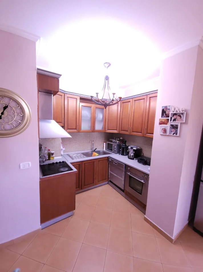 Tirane, jepet me qera apartament 2+1 Kati 8, 125 m² 700 € (Ish Ekspozita, Bulevardi Gjergj Fishta, Tiranë)