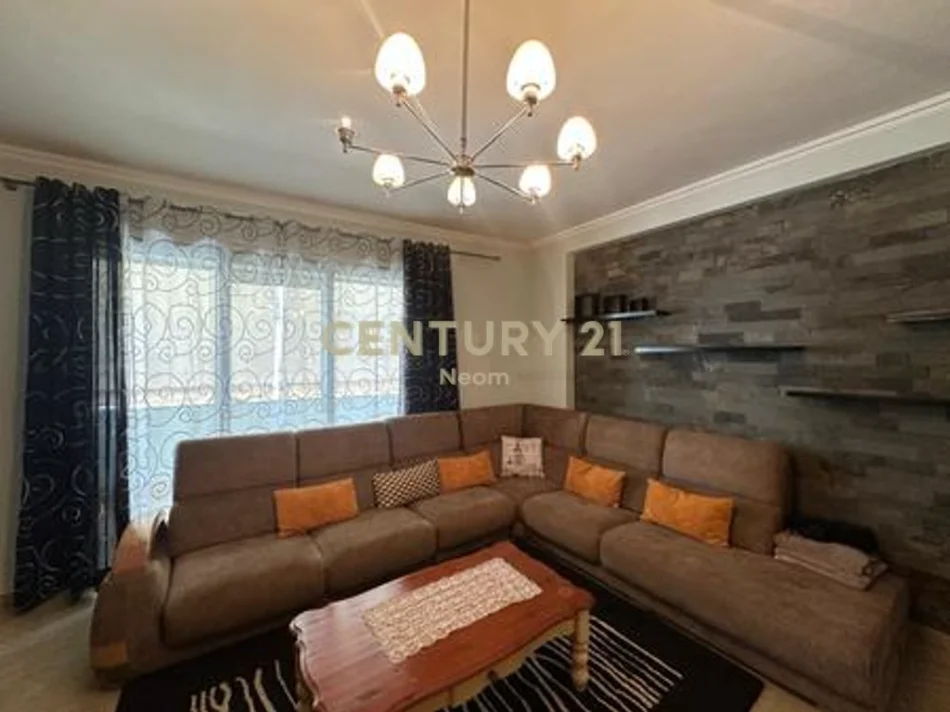 Tirane, jepet me qera apartament 2+1 Kati 8, 127 m², 600 Euro  (Don Bosko)