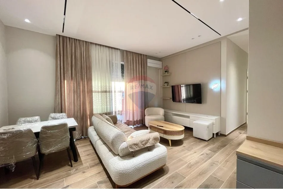 Tirane, jepet me qera apartament 2+1 Kati 8, 131 m² 1.400 € (Rruga e Kavajes)