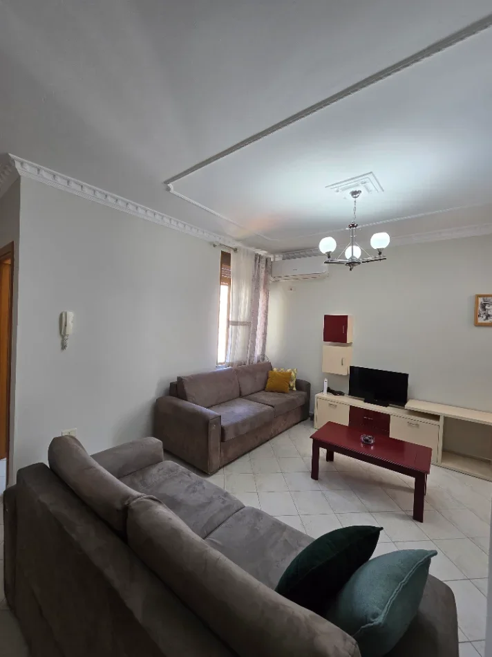 Tirane, jepet me qera apartament 2+1 Kati 8, 68 m² 670 € (Rruga Fortuzi)