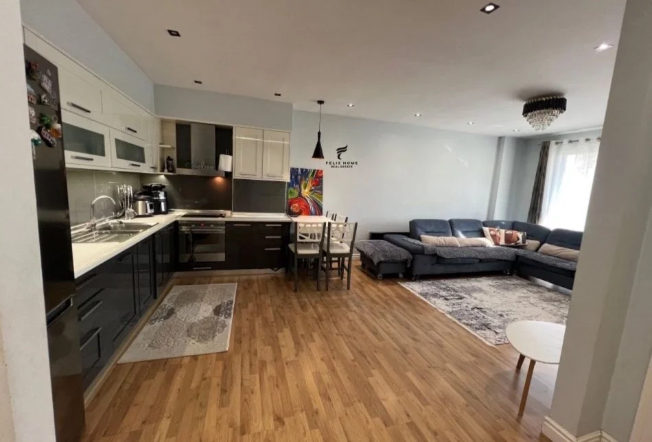 Tirane, jepet me qera apartament 2+1 Kati 8, 70 m² 550 € (ASTIR)