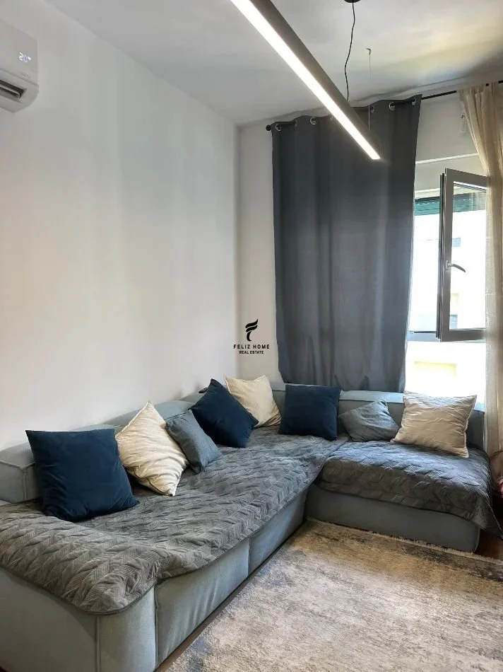 Tirane, jepet me qera apartament 2+1 Kati 8, 80 m² 600 € (ALI DEMI)