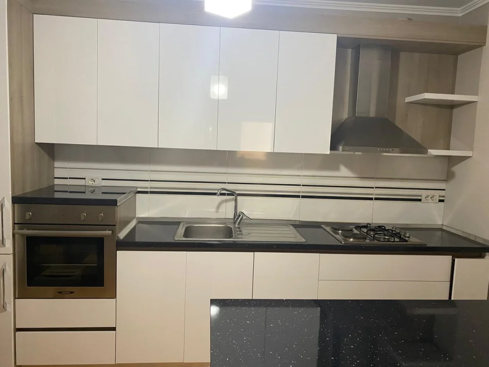 Tirane, jepet me qera apartament 2+1 Kati 8, 91 m² 650 € (Pallati me Shigjeta)