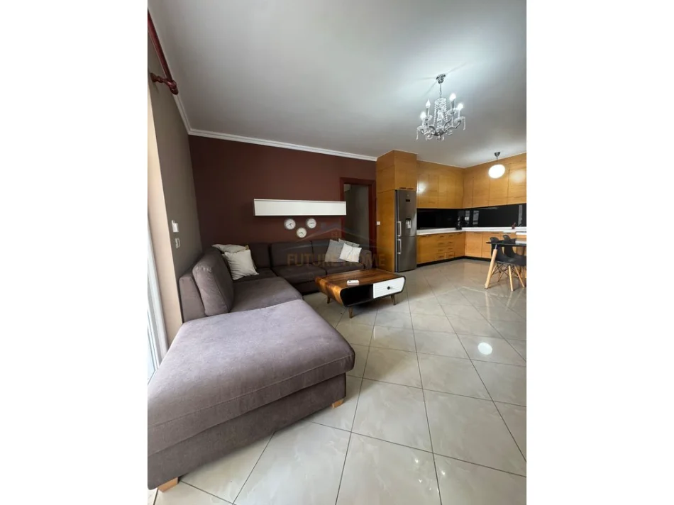 Tirane, jepet me qera apartament 2+1 Kati 8, 95 m² 800 € (Rruga Irfan Tomini)