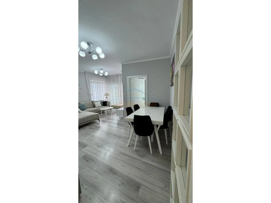 Tirane, jepet me qera apartament 2+1 Kati 8, 96 m² 550 € (Unaza e re)