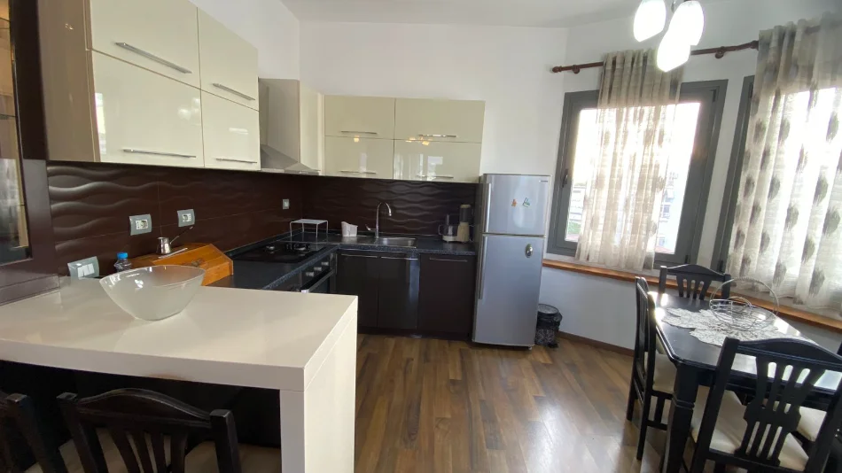 Tirane, jepet me qera apartament 2+1 Kati 8, 96 m² 700 €