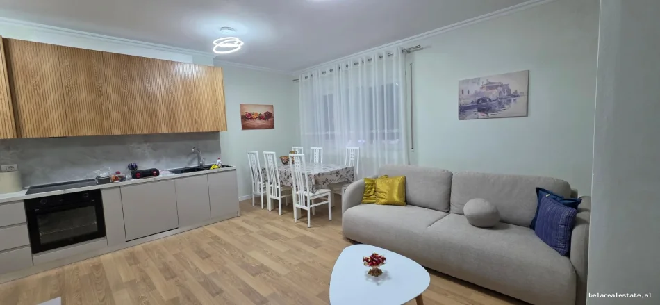 Tirane, jepet me qera apartament 2+1 Kati 8, 99 m² 900 € (Pazari i Ri)