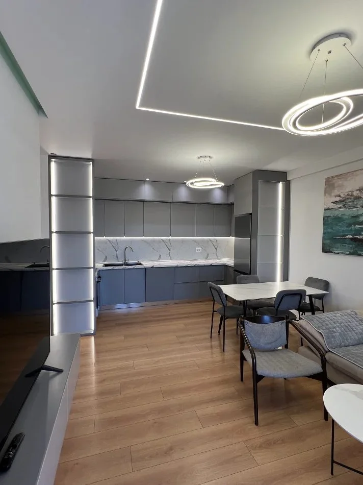 Tirane, jepet me qera apartament 2+1 Kati 9, 100 m² 750 € (Rruga 5 Maji)