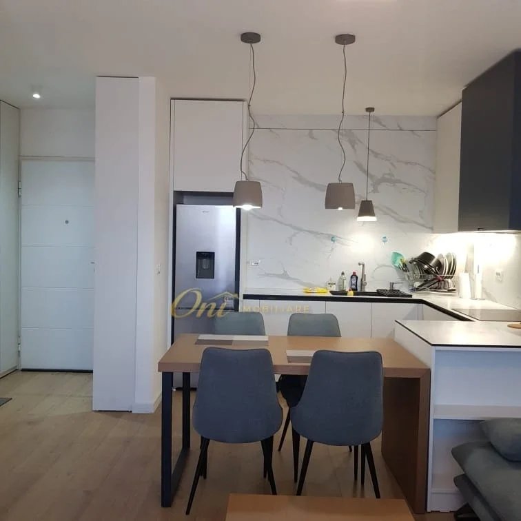 Tirane, jepet me qera apartament 2+1 Kati 9, 100 m² 900 € (DON BOSKO)