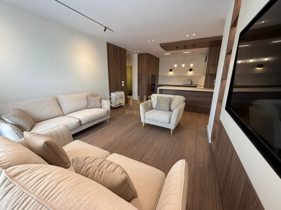 Tirane, jepet me qera apartament 2+1 Kati 9, 120 m² 2.000 € (Blloku)