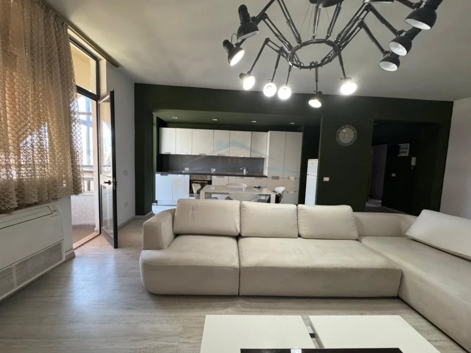Tirane, jepet me qera apartament 2+1 Kati 9, 128 m² 800 € (Bulevardi Zogu I)
