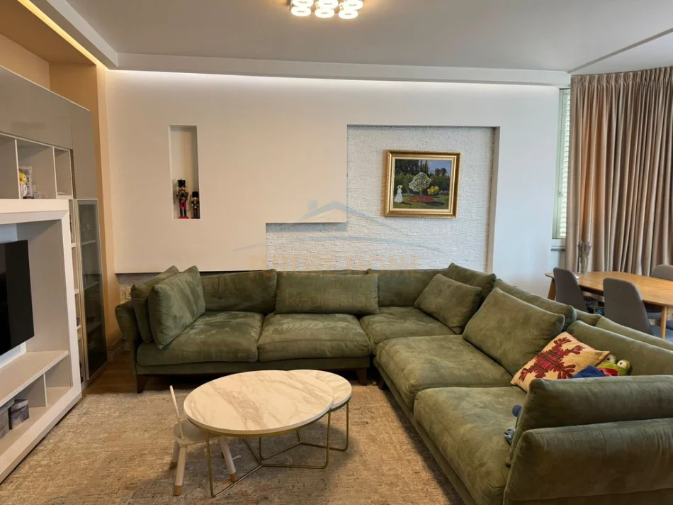 Tirane, jepet me qera apartament 2+1+PARKIM, Kati 7, 103 m² 1.000 € (MYSLYM SHYRI)