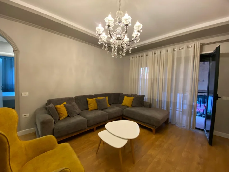Tirane, jepet me qera apartament 3+1 , 113 m² 850 € (Unaza e re)