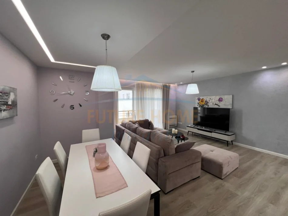 Tirane, jepet me qera apartament 3+1 , 129 € (SunRise Residence, pranë TEG.)