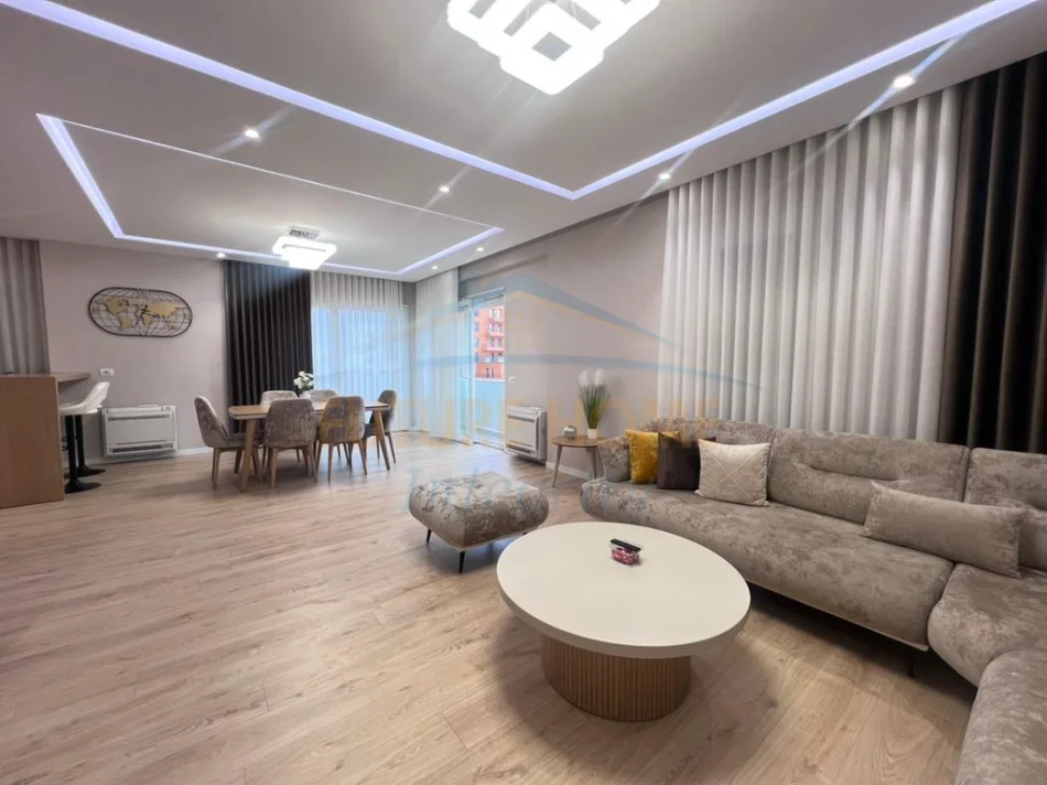 Tirane, jepet me qera apartament 3+1+2+2 Poste Parkimi,  Kati 7, 175 m² 2.000 € (Shkolla e Kuqe)